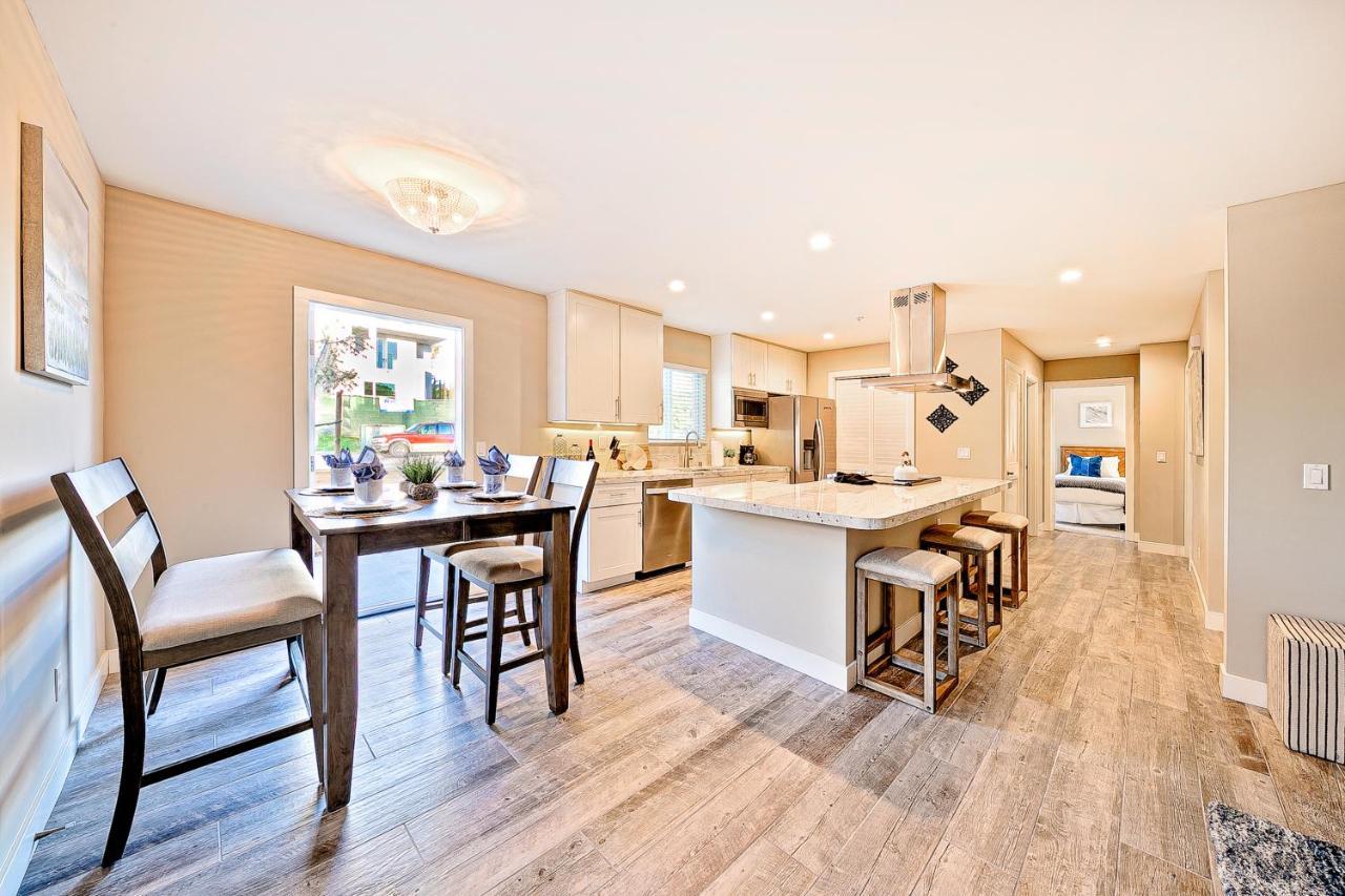 Holiday home New Tremont Modern Oceanside